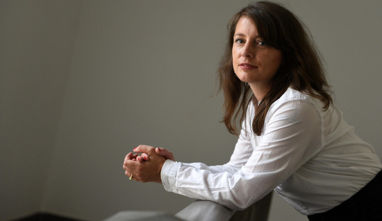 size3-16989544722244-139-v-politice-by-melo-byt-vice-zen-casto-si-zbytecne-neveri-a-smeruje-na-ne-vic-utocnych-komentaru-rika