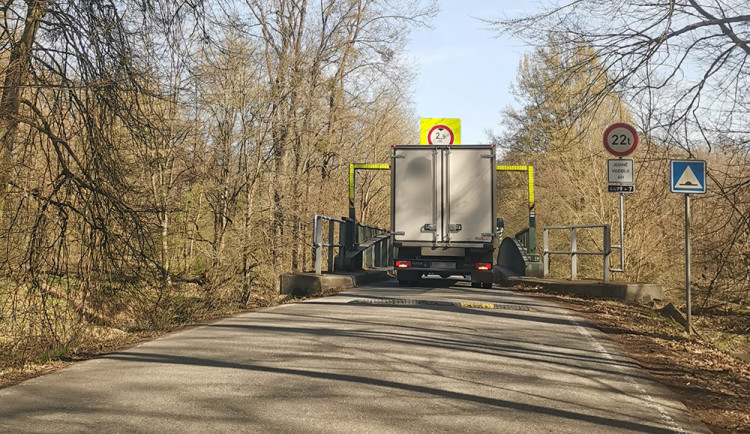 Ilustrační foto - jedna z nehod na mostu mezi obcemi Nové Zámky a Mladeč