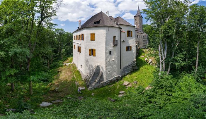 Také na Roštejně začala zimní přestávka. Svatbu tu mělo šest párů, lidi přilákaly rybí a zvěřinové hody