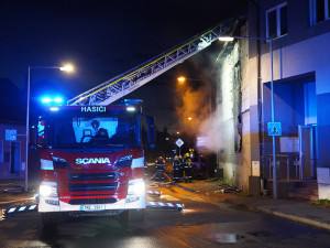 Plameny pohltily v Olomouci starší rodinný dům, jeden člověk utrpěl zranění