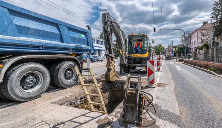 Omezení v Jihlavě: Semafory v blízkosti autobusového nádraží, o víkendu se uzavře tunel