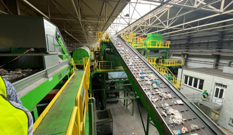 Součástí dotřiďovací linky budou moderní optické separátory.