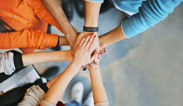 Jak přispět na charitu „zdarma“? Olomoucký startup spojil nákupy a dobročinnost