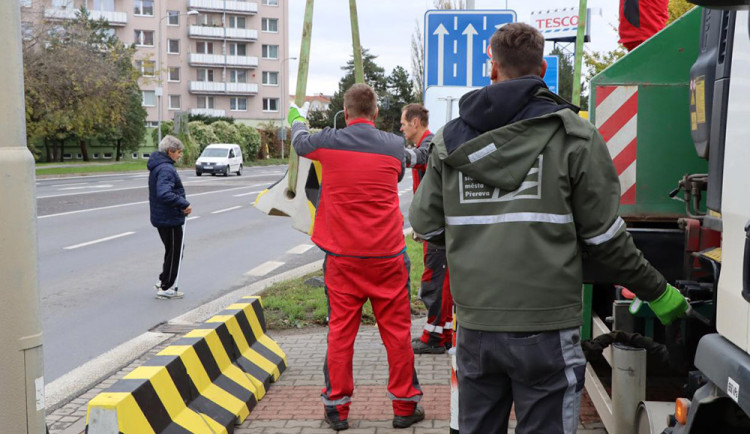 Přerov zatarasil místo tragické nehody. Chodci musí přes čtyřproudou silnici jinudy
