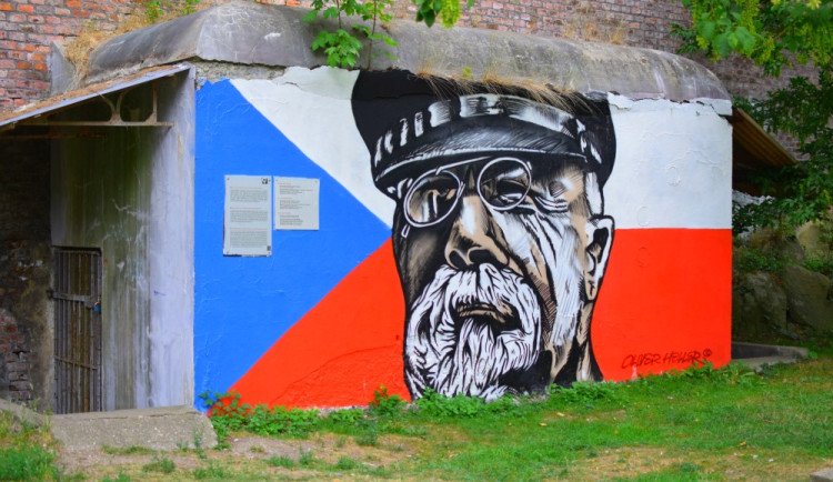 Kino v krytu a krátký kvíz. Tak se žáci seznamovali se Sametovou revolucí v Olomouci