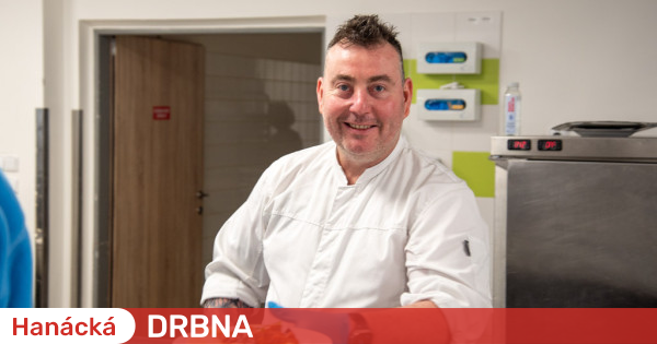 Lo chef Jaroslav Klár cucina per i dipendenti dell’Università Nazionale di Olomouc.  Si conclude così il progetto Na podzim vaří bos |  Salute |  Novità |  Gossip di Hanácka