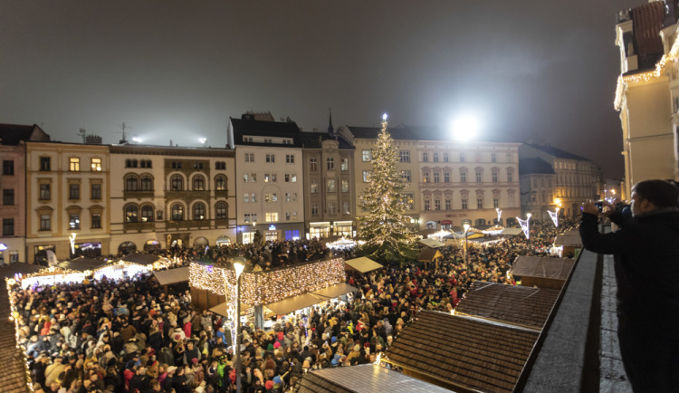 FOTOGALERIE: V Olomouci září strom Bambulín, vánoční městečko přilákalo davy