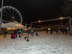 FOTOGALERIE: V Olomouci září strom Bambulín, vánoční městečko přilákalo davy