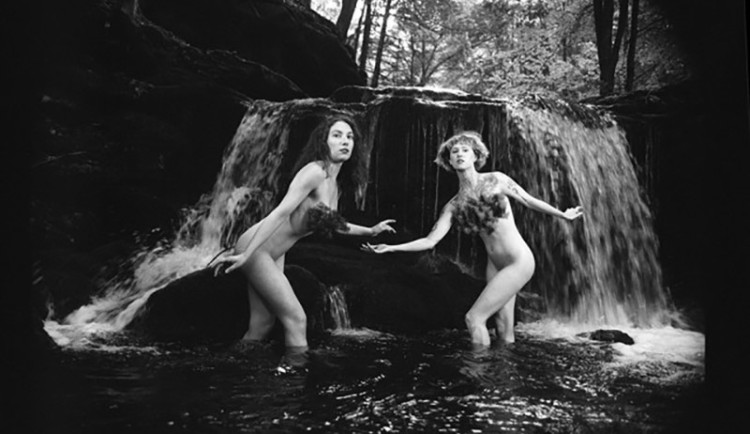 Akty v divoké přírodě Jeseníků. Olomoučtí tvůrci se zaměřili na přirozenou krásu i odraz duše