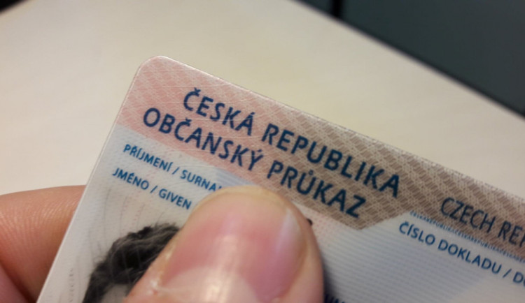 Cizinec si přišel na úřad vyměnit falešný řidičák za český. Místo dokladu si převzal obvinění
