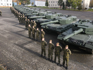 V kasárnách u Olomouce už je všech 14 Leopardů. Armáda tanky dostala za podporu Ukrajiny