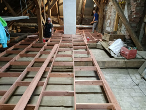 Základní rošt podlážky v Čechách pod Kosířem