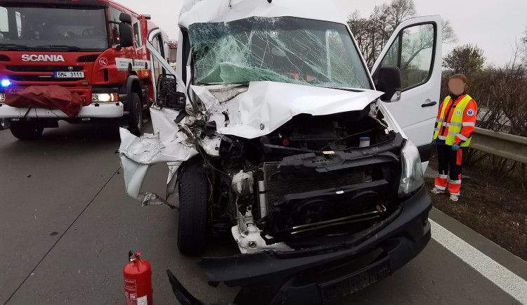 Dálnice na Ostravu je u Olomouce kvůli nehodě uzavřená. Na místo letí vrtulník