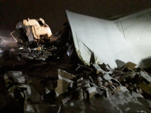 Na D1 u Hranic se zřítil kamion z mostu, řidič nehodu nepřežil