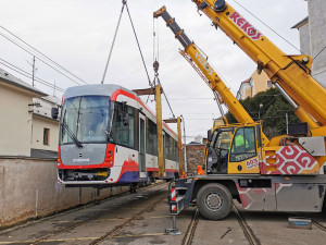 Olomouc koupí nové tramvaje za 315 milionů. Městem mají jezdit do dvou let