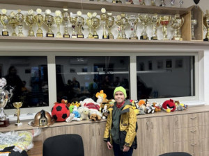 Olomoučtí dobrovolní hasiči dostali plyšáky, které budou rozdávat vystrašeným dětem při svých zásazích