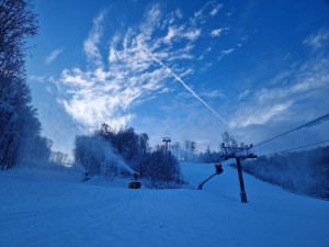 Počasí přeje lyžařům, sezona začíná v Jeseníkách i kousek od Olomouce