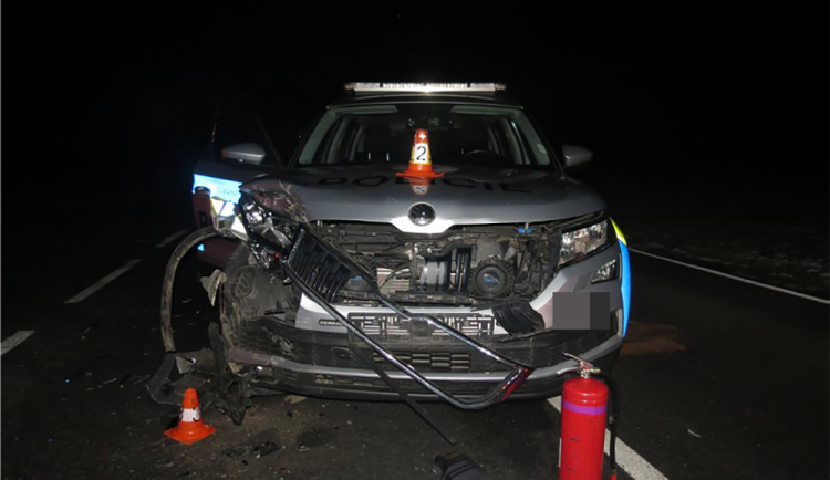 Demolice policejního auta a varovná střelba. Muž z Olomoucka chtěl uniknout nástupu do vězení