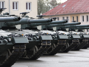 Silnější tankové střelby na Libavé: starousedlíci z okolí jsou zvyklí, nové obyvatele Leopardy ruší