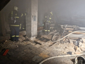 Od trámu v komíně začal hořet dům na Olomoucku. Škoda půjde do statisíců