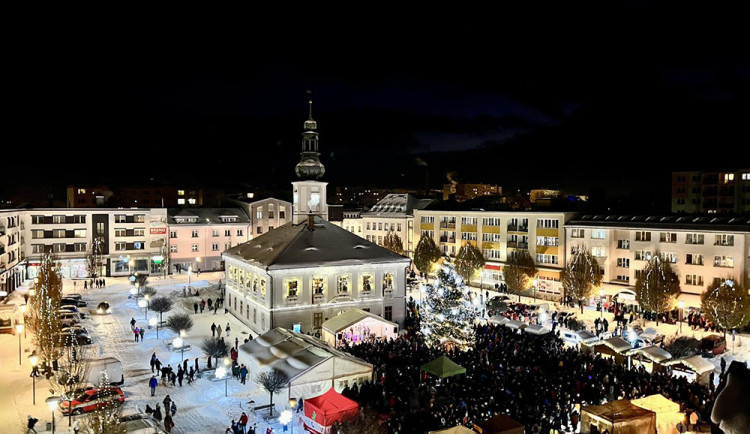 Vánočně nazdobené náměstí v Jeseníku
