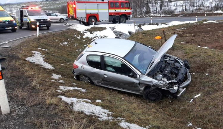 Řidička ve Velkém Beranově nedala přednost a došlo k nehodě. Čtyři cestující se zranili