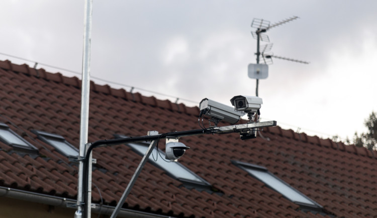 V Chomoutově a Chválkovicích by si řidiči měli dát pozor. Od Nového roku začnou radary měřit naostro