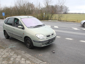 Ukradený katalyzátor i baterie, provrtaná nádrž. Dva dny opuštěné auto na Olomoucku zřídil zloděj