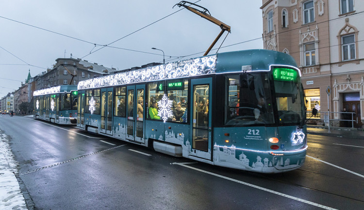 Jedna z vánočních tramvají v Olomouci