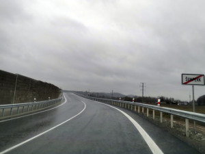 FOTOGALERIE: Důležitý obchvat u Šumperka je hotový. Nový úsek otestoval i premiér Fiala