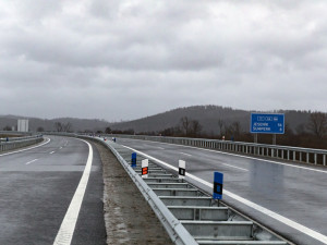 FOTOGALERIE: Důležitý obchvat u Šumperka je hotový. Nový úsek otestoval i premiér Fiala