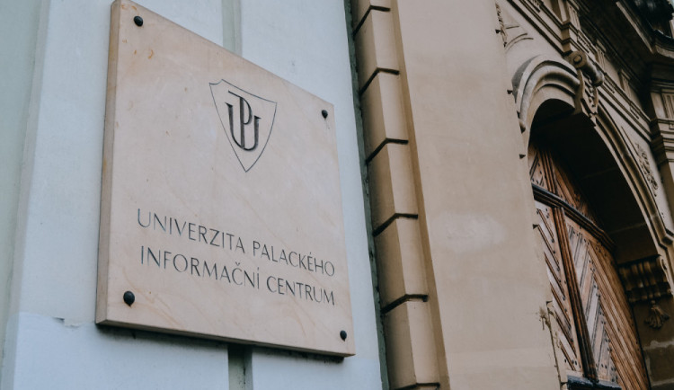 Univerzita Palackého posiluje bezpečnost. Reaguje tak na včerejší střelbu v Praze