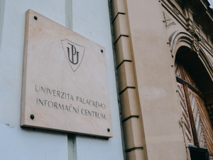 Univerzita Palackého posiluje bezpečnost. Reaguje tak na včerejší střelbu v Praze