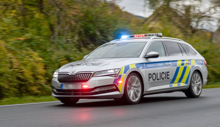 Muž vyhrožoval vražděním na univerzitě, policie ho zadržela