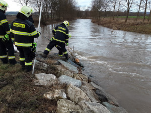 Stav ohrožení v Olomouci. Morava vystoupala na třetí stupeň, hladina překročila 430 centimetrů