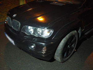 Na mol opilý mladík naboural s BMW do přístřešku, v autě vezl tři lidi