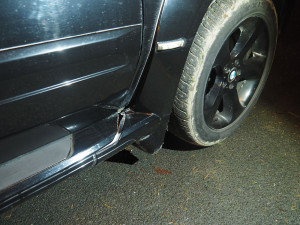 Na mol opilý mladík naboural s BMW do přístřešku, v autě vezl tři lidi