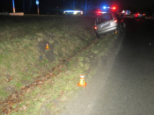 Opilý senior jel ke kadeřníkovi do Smržic. S autem skončil ve sloupku