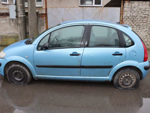 Silvestrovské řádění vandala na Přerovsku: za noc propíchal gumy na více než 50 autech