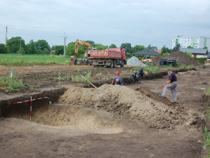 Ve Vrahovicích archeologové objevili zdobenou píšťalku z kosti. Bylo zde rozsáhlé neolitické sídliště