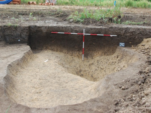 Ve Vrahovicích archeologové objevili zdobenou píšťalku z ptačí kosti. Bylo zde rozsáhlé neolitické sídliště