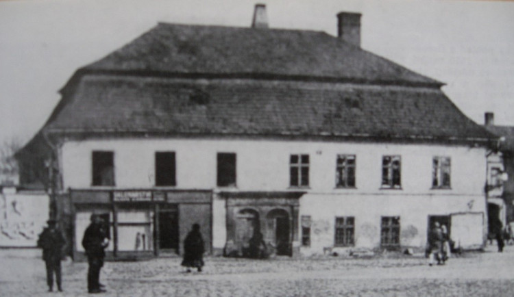 Karel Novotný byl mlynář, kavárník a národní činitel. Na jeho valše vznikal český Prostějov