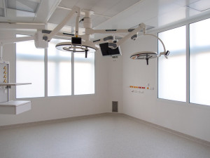 Operační sály v olomoucké Fakultní nemocnici prošly rekonstrukcí. Zkrátí čekací doby na oční klinice