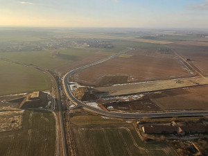 Dnes se otevře nová spojka z Přerova do Bochoře. Bývalou silnici přerušila trasa budované dálnice D1