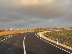 Dnes se otevře nová spojka z Přerova do Bochoře. Bývalou silnici přerušila budovaná dálnice D1