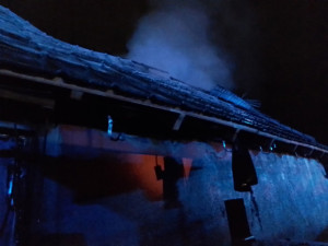 V Olomouci v noci hořela obytná chata, škoda překročí dva miliony
