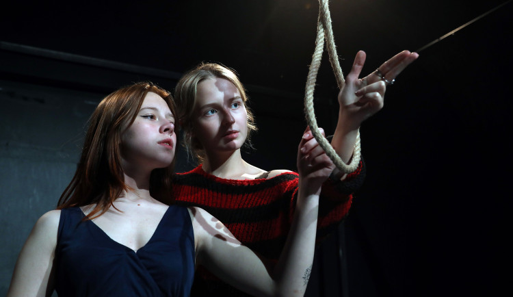 Obraz pekla v režii Slovanského tyátru. Olomoučtí studenti v několika reprízách představí novou inscenaci