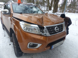 Traktor ve Zlatých Horách rozpáral vidlemi osobní auto. Jeho řidič naštěstí vyvázl bez zranění