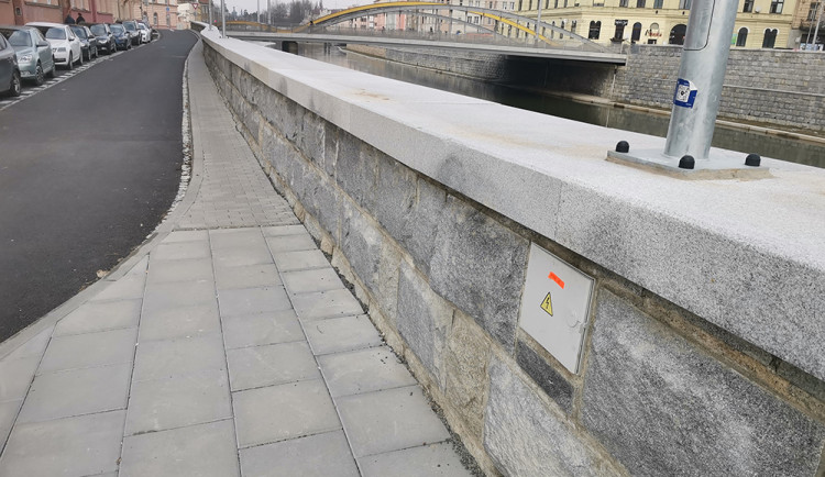 Slabá elektřina na olomoucké náplavce? Soustavu prověřil vyšší odběr při vánočních trzích