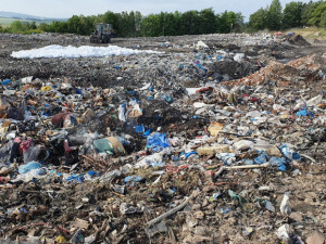 Veolia chce navýšit kapacitu skládky nebezpečných odpadů v Hradčanech. Obec je na rozpacích